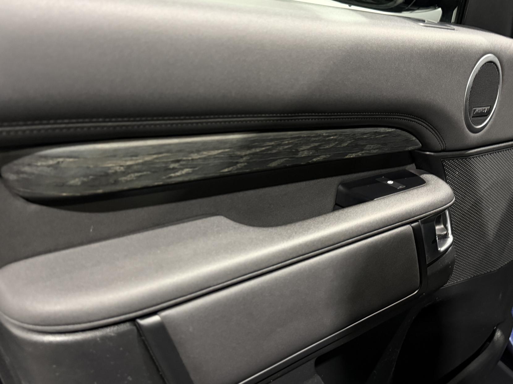 Land Rover Discovery 3.0 SD V6 HSE SUV 5dr Diesel Auto 4WD Euro 6 (s/s) (306 ps)