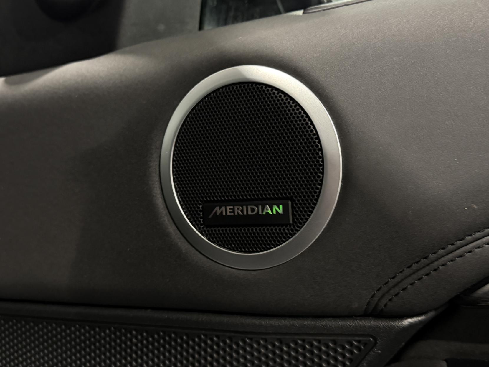 Land Rover Discovery 3.0 SD V6 HSE SUV 5dr Diesel Auto 4WD Euro 6 (s/s) (306 ps)