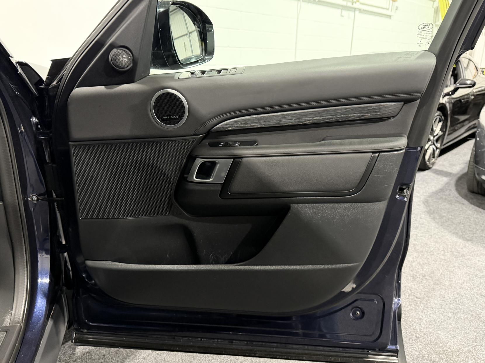 Land Rover Discovery 3.0 SD V6 HSE SUV 5dr Diesel Auto 4WD Euro 6 (s/s) (306 ps)