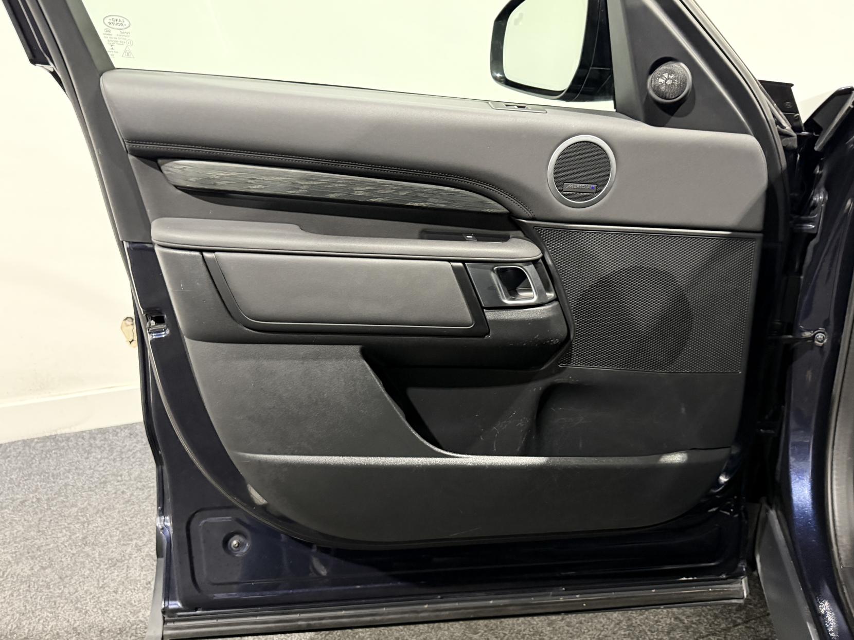 Land Rover Discovery 3.0 SD V6 HSE SUV 5dr Diesel Auto 4WD Euro 6 (s/s) (306 ps)