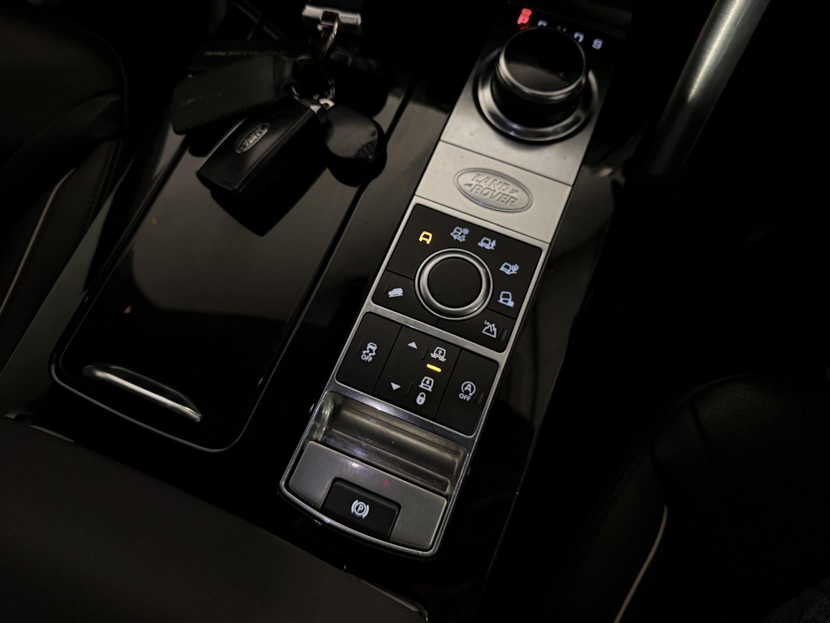 Land Rover Discovery 3.0 SD V6 HSE SUV 5dr Diesel Auto 4WD Euro 6 (s/s) (306 ps)