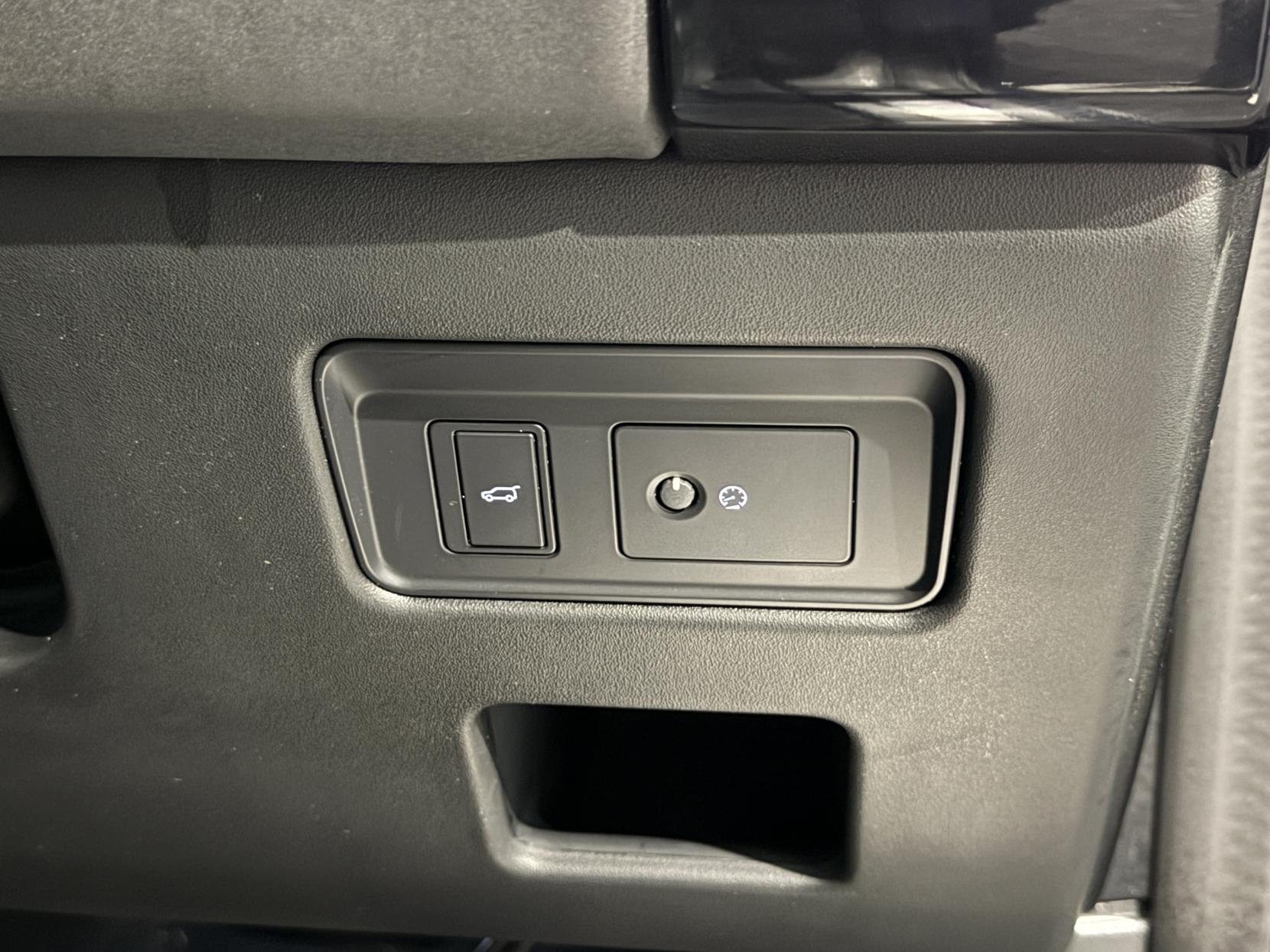 Land Rover Discovery 3.0 SD V6 HSE SUV 5dr Diesel Auto 4WD Euro 6 (s/s) (306 ps)