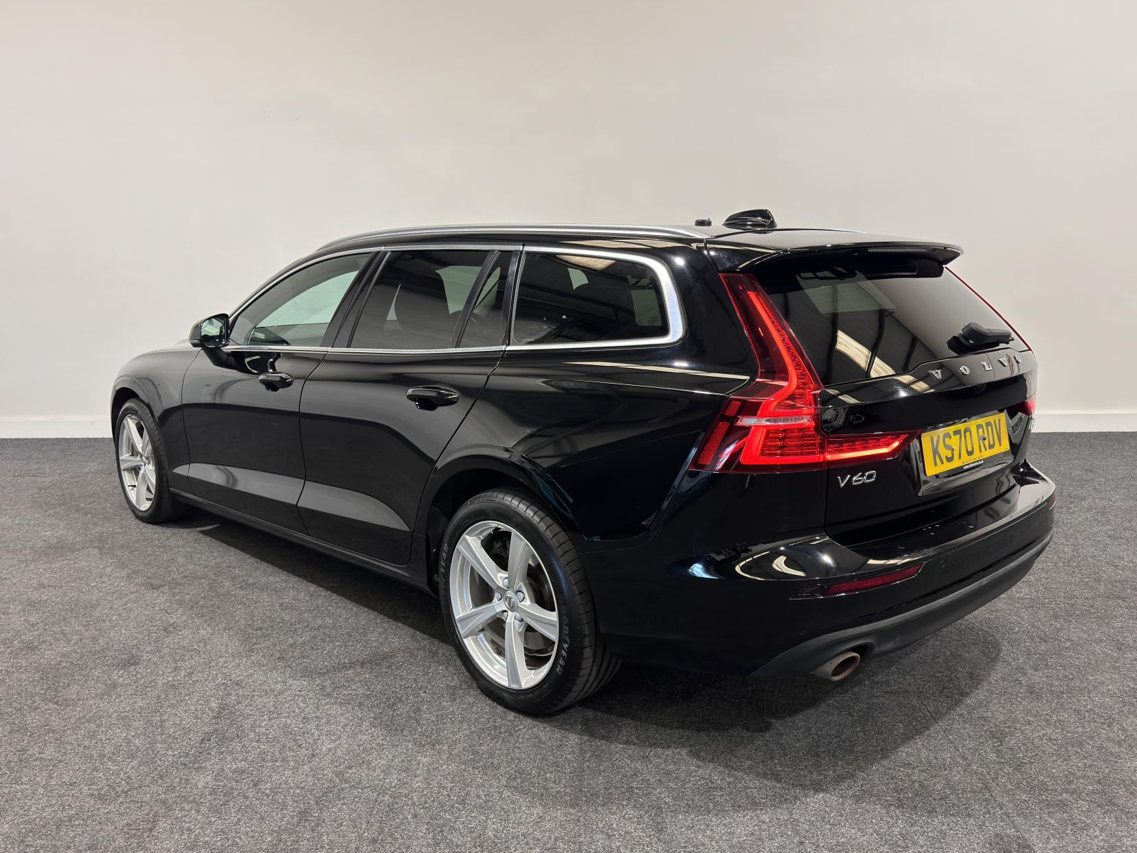 Volvo V60 2.0 B5 MHEV Momentum Estate 5dr Petrol Hybrid Auto Euro 6 (s/s) (250 ps)