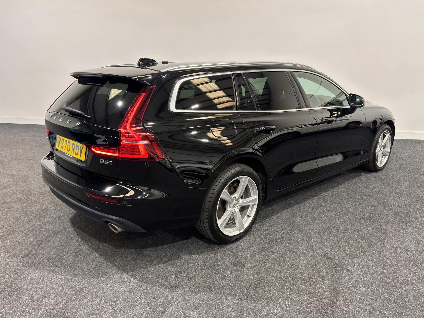 Volvo V60 2.0 B5 MHEV Momentum Estate 5dr Petrol Hybrid Auto Euro 6 (s/s) (250 ps)