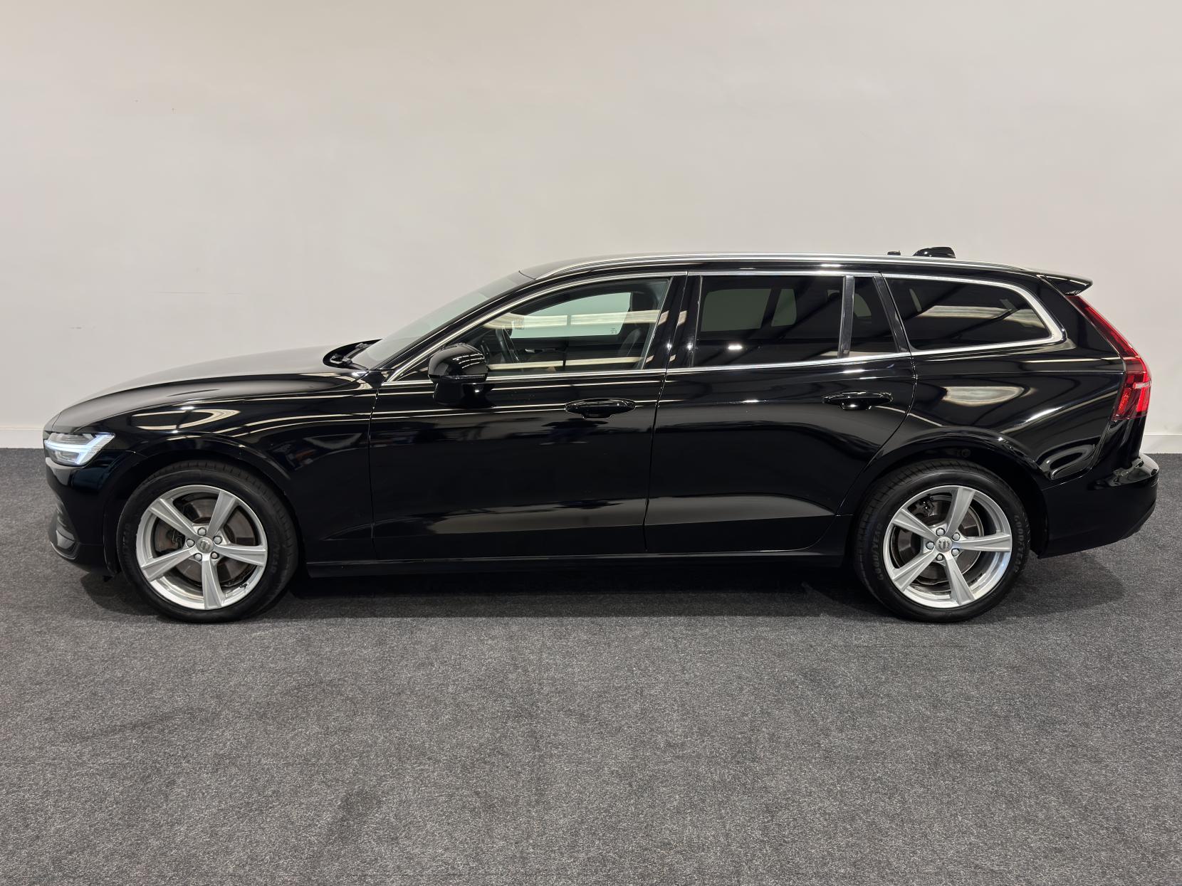 Volvo V60 2.0 B5 MHEV Momentum Estate 5dr Petrol Hybrid Auto Euro 6 (s/s) (250 ps)