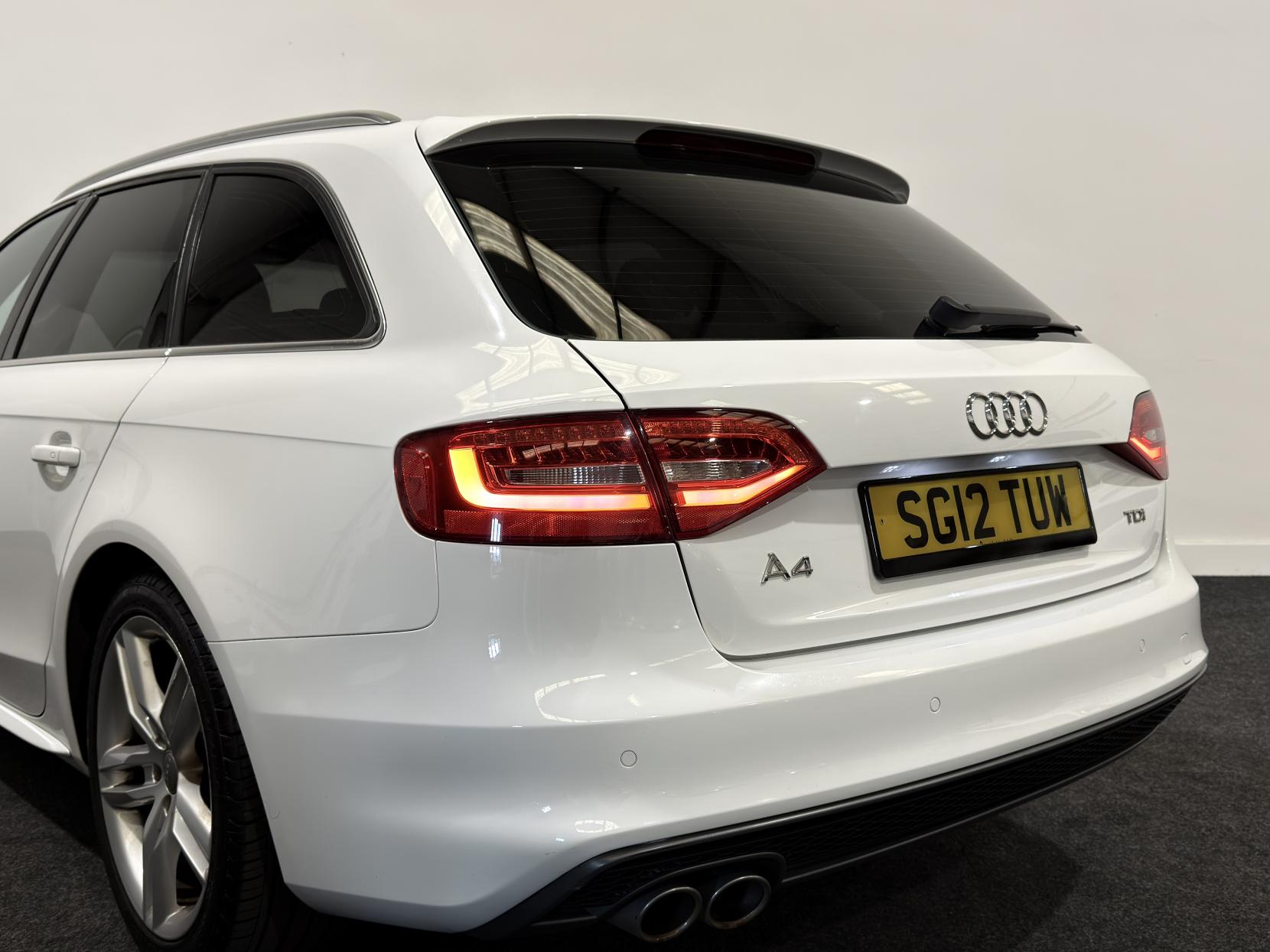 Audi A4 Avant 2.0 TDI S line Estate 5dr Diesel Manual Euro 5 (s/s) (143 ps)