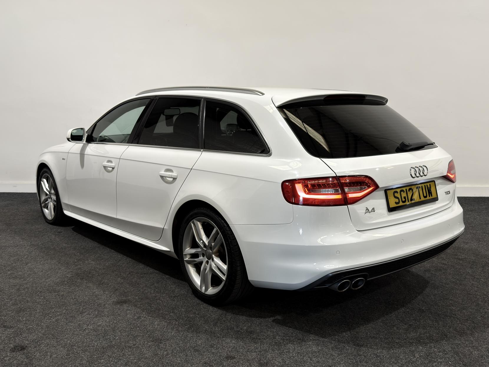 Audi A4 Avant 2.0 TDI S line Estate 5dr Diesel Manual Euro 5 (s/s) (143 ps)