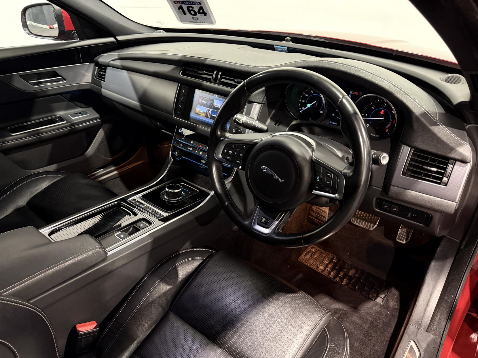 Jaguar XF 2.0d R-Sport Saloon 4dr Diesel Auto Euro 6 (s/s) (180 ps)