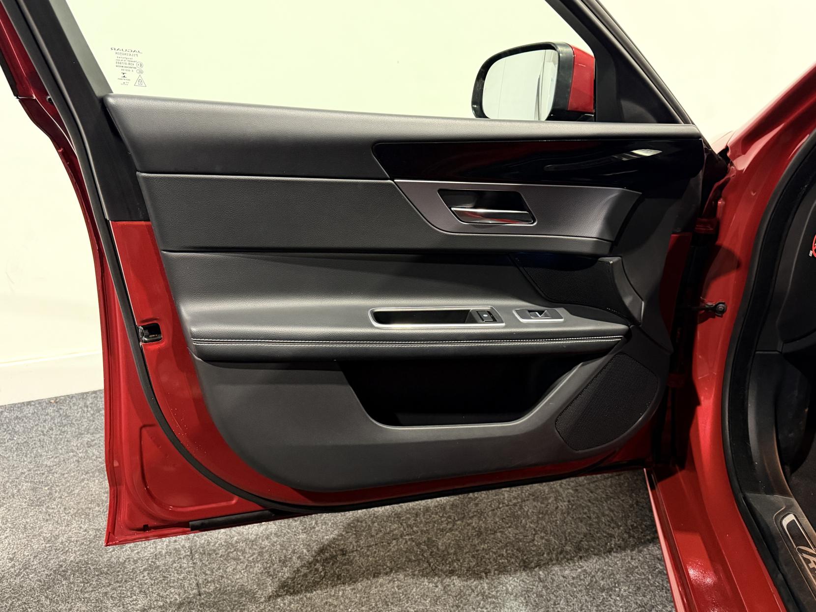 Jaguar XF 2.0d R-Sport Saloon 4dr Diesel Auto Euro 6 (s/s) (180 ps)