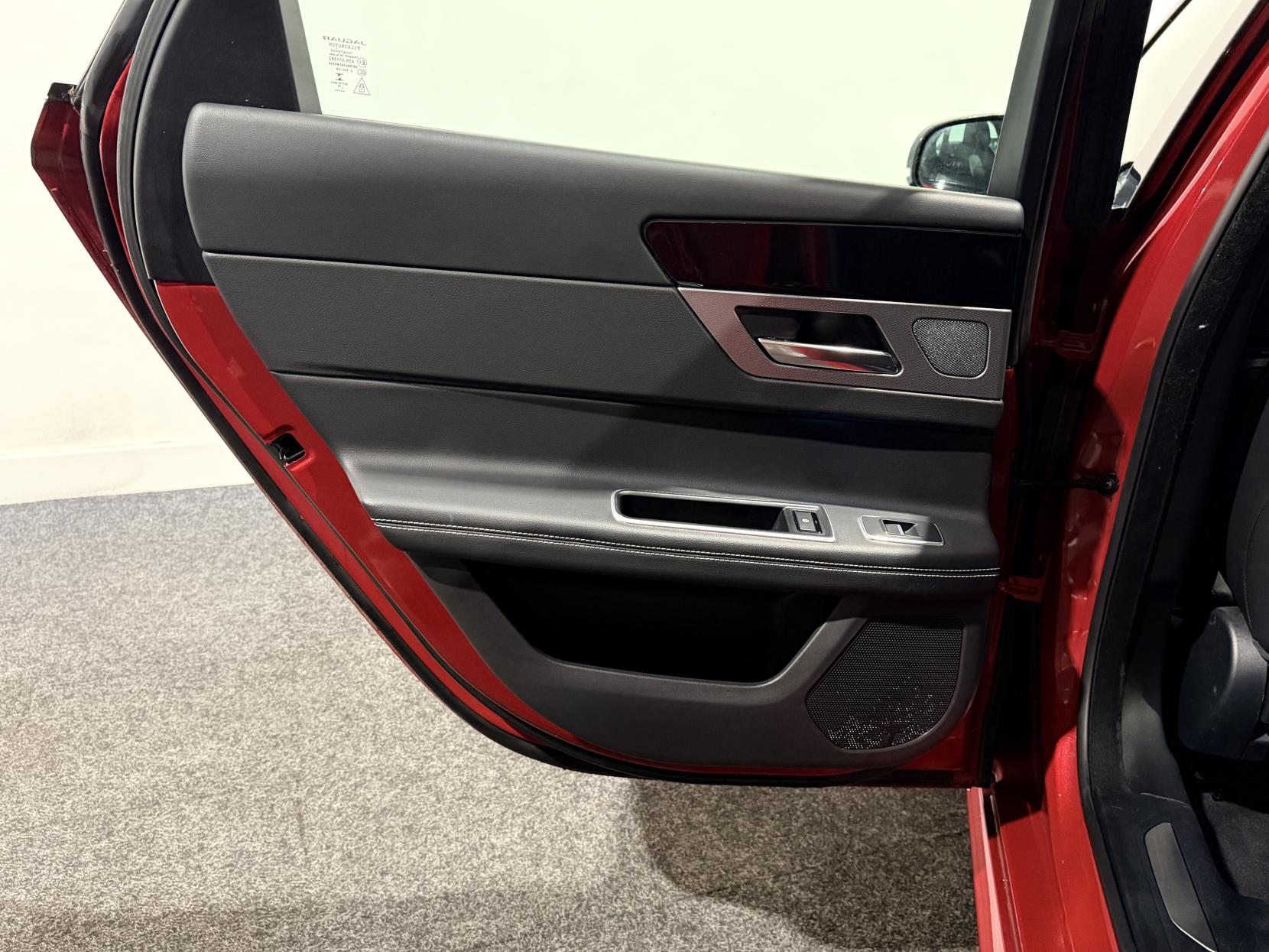 Jaguar XF 2.0d R-Sport Saloon 4dr Diesel Auto Euro 6 (s/s) (180 ps)