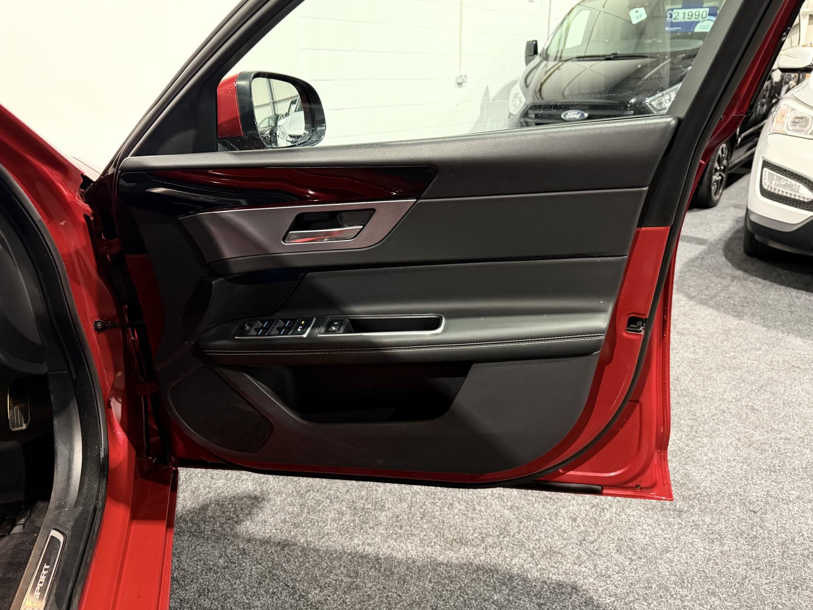 Jaguar XF 2.0d R-Sport Saloon 4dr Diesel Auto Euro 6 (s/s) (180 ps)