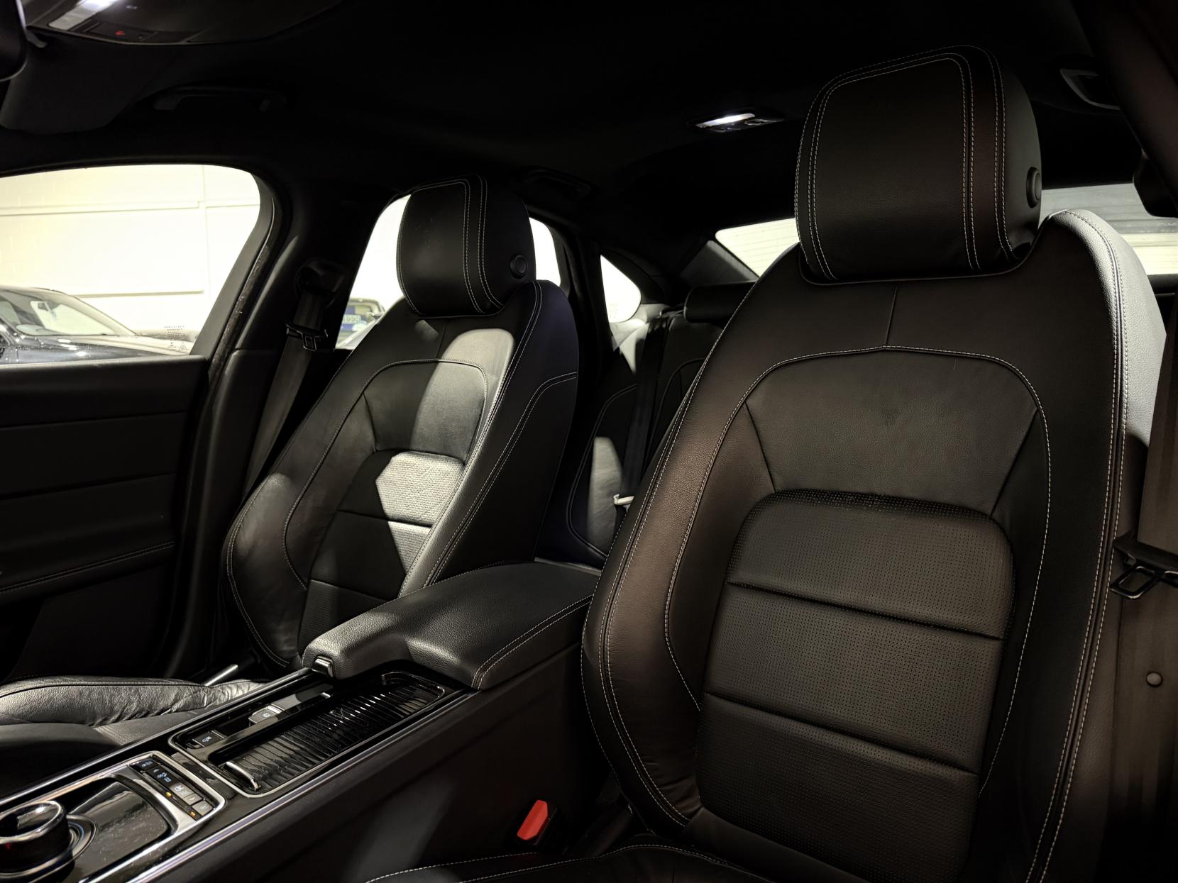 Jaguar XF 2.0d R-Sport Saloon 4dr Diesel Auto Euro 6 (s/s) (180 ps)