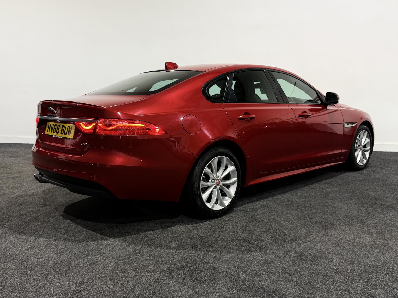 Jaguar XF 2.0d R-Sport Saloon 4dr Diesel Auto Euro 6 (s/s) (180 ps)