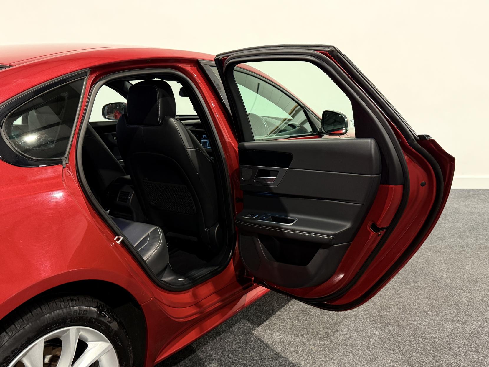 Jaguar XF 2.0d R-Sport Saloon 4dr Diesel Auto Euro 6 (s/s) (180 ps)