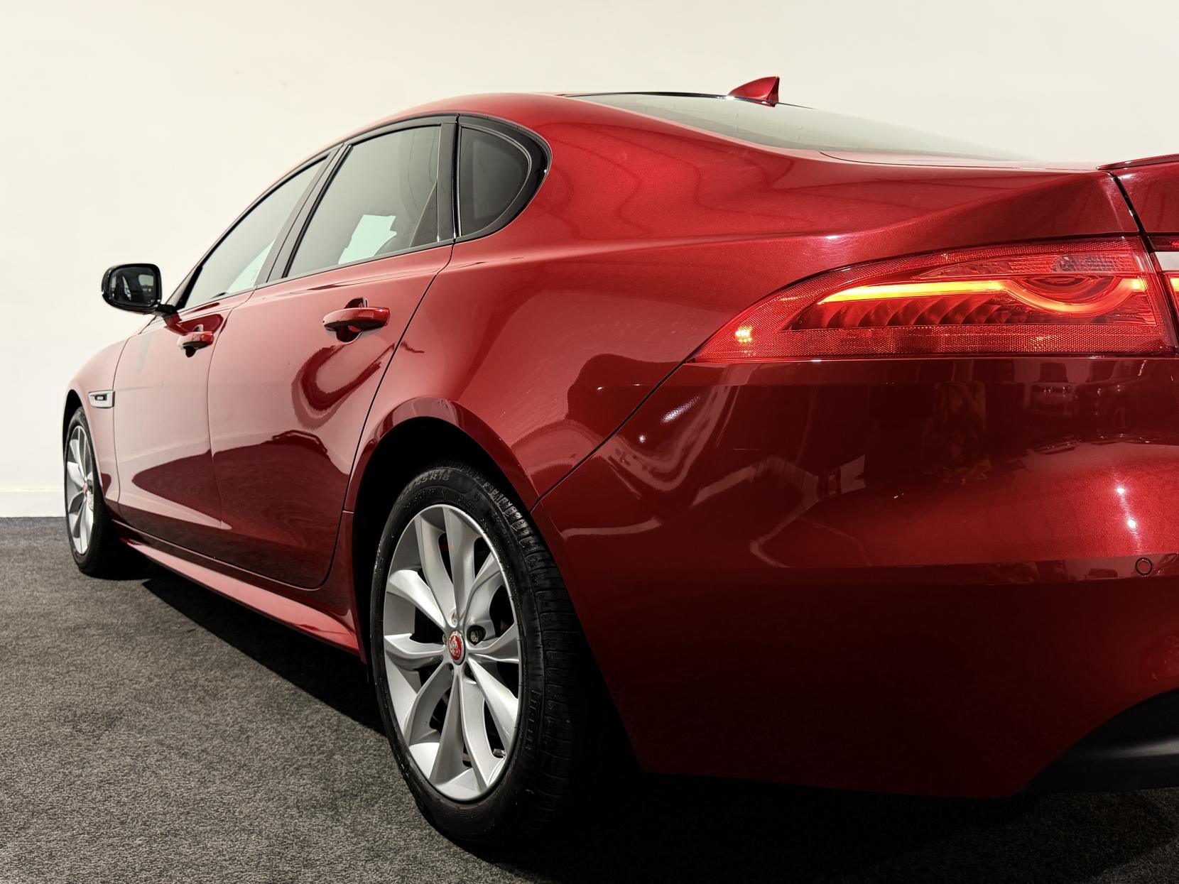 Jaguar XF 2.0d R-Sport Saloon 4dr Diesel Auto Euro 6 (s/s) (180 ps)