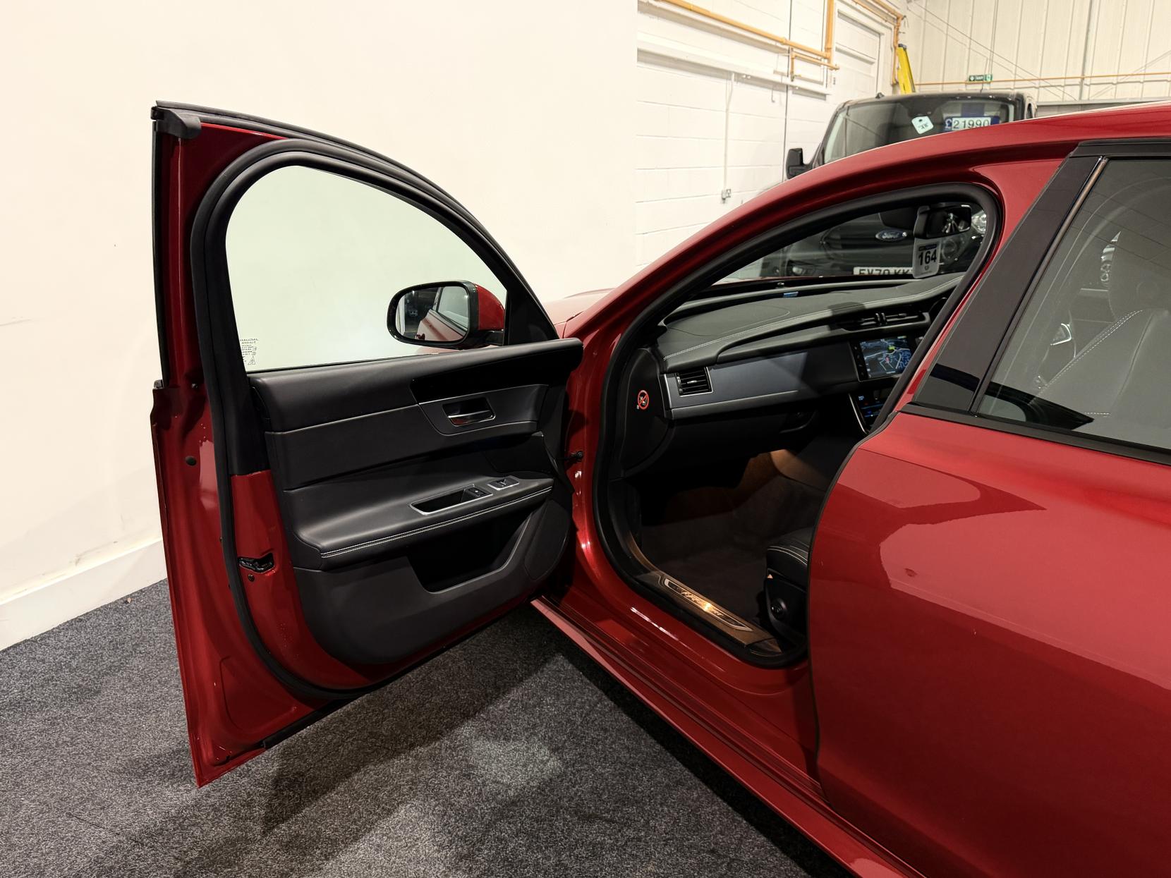 Jaguar XF 2.0d R-Sport Saloon 4dr Diesel Auto Euro 6 (s/s) (180 ps)