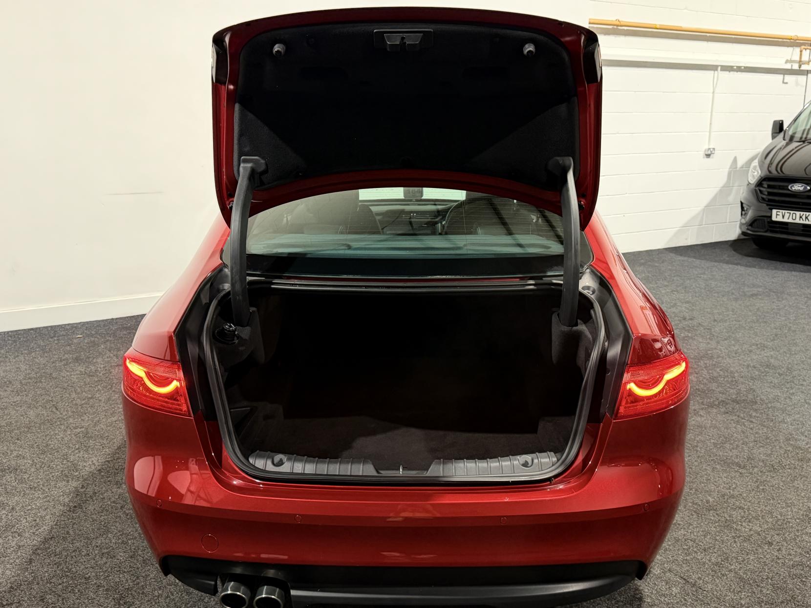 Jaguar XF 2.0d R-Sport Saloon 4dr Diesel Auto Euro 6 (s/s) (180 ps)