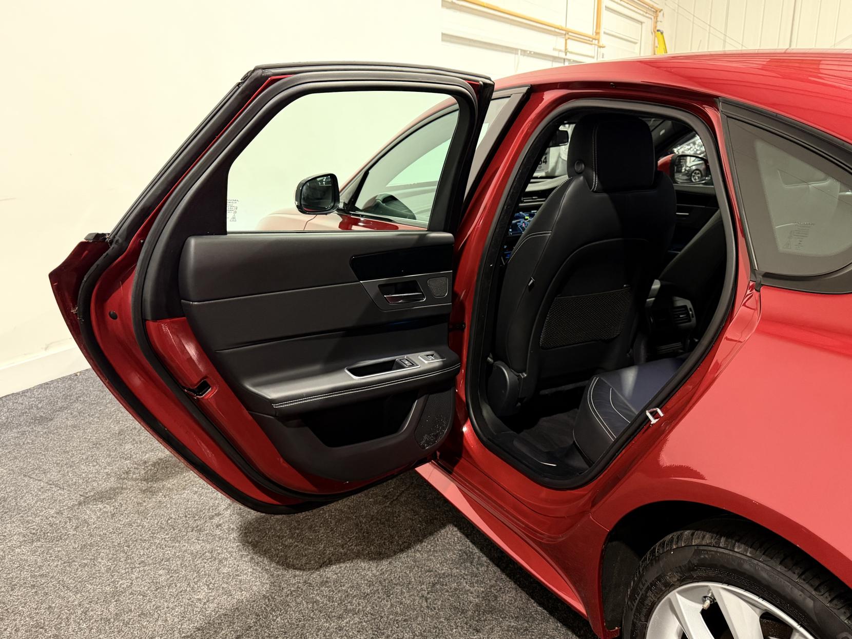 Jaguar XF 2.0d R-Sport Saloon 4dr Diesel Auto Euro 6 (s/s) (180 ps)