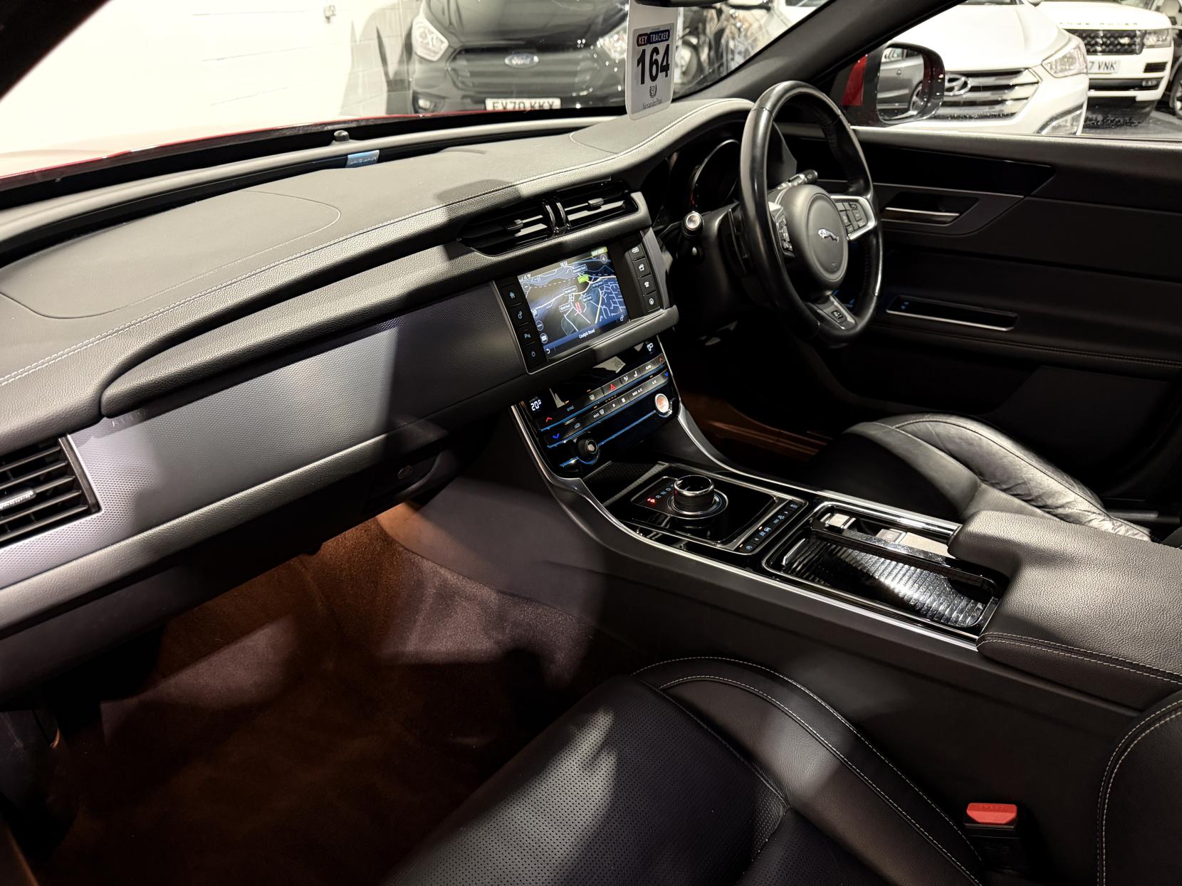 Jaguar XF 2.0d R-Sport Saloon 4dr Diesel Auto Euro 6 (s/s) (180 ps)