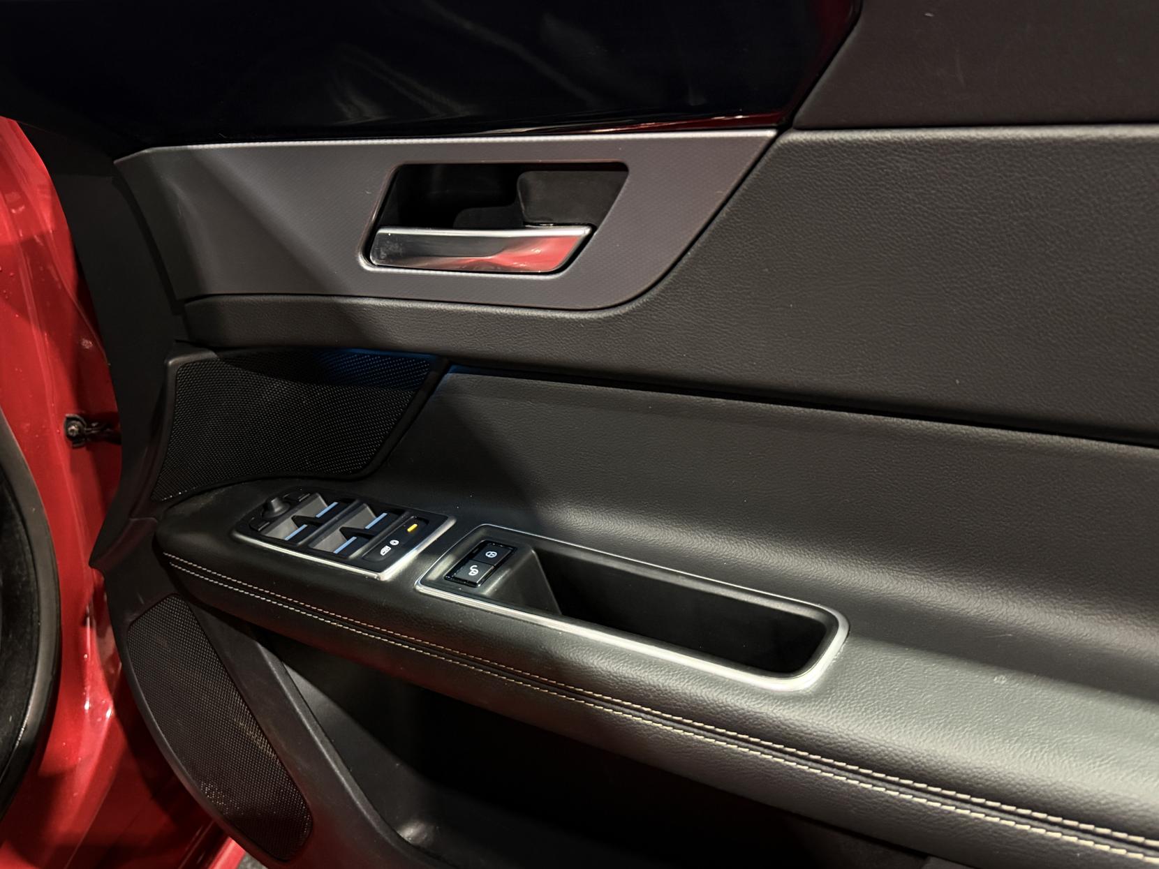 Jaguar XF 2.0d R-Sport Saloon 4dr Diesel Auto Euro 6 (s/s) (180 ps)