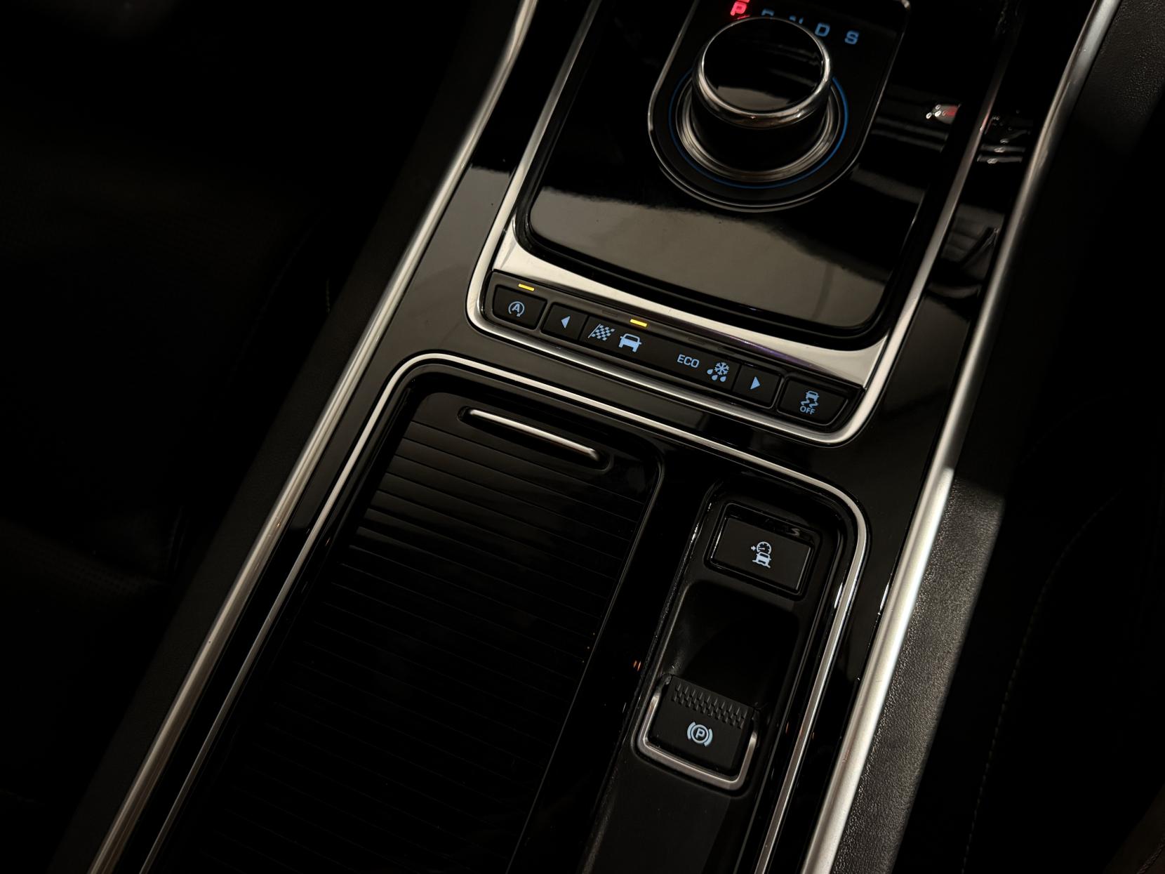 Jaguar XF 2.0d R-Sport Saloon 4dr Diesel Auto Euro 6 (s/s) (180 ps)