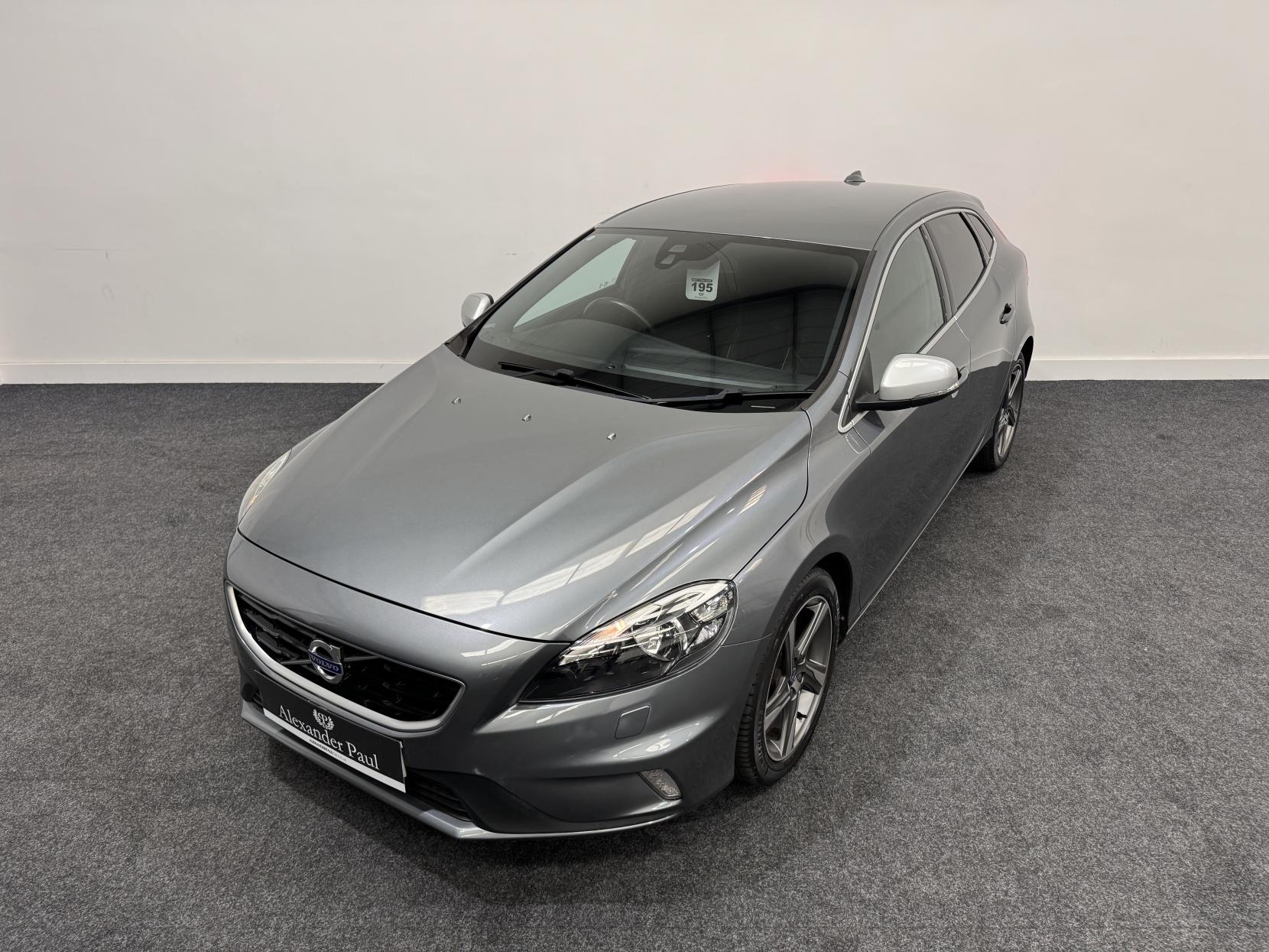 Volvo V40 2.0 D2 R-Design Nav Hatchback 5dr Diesel Manual Euro 6 (s/s) (120 ps)