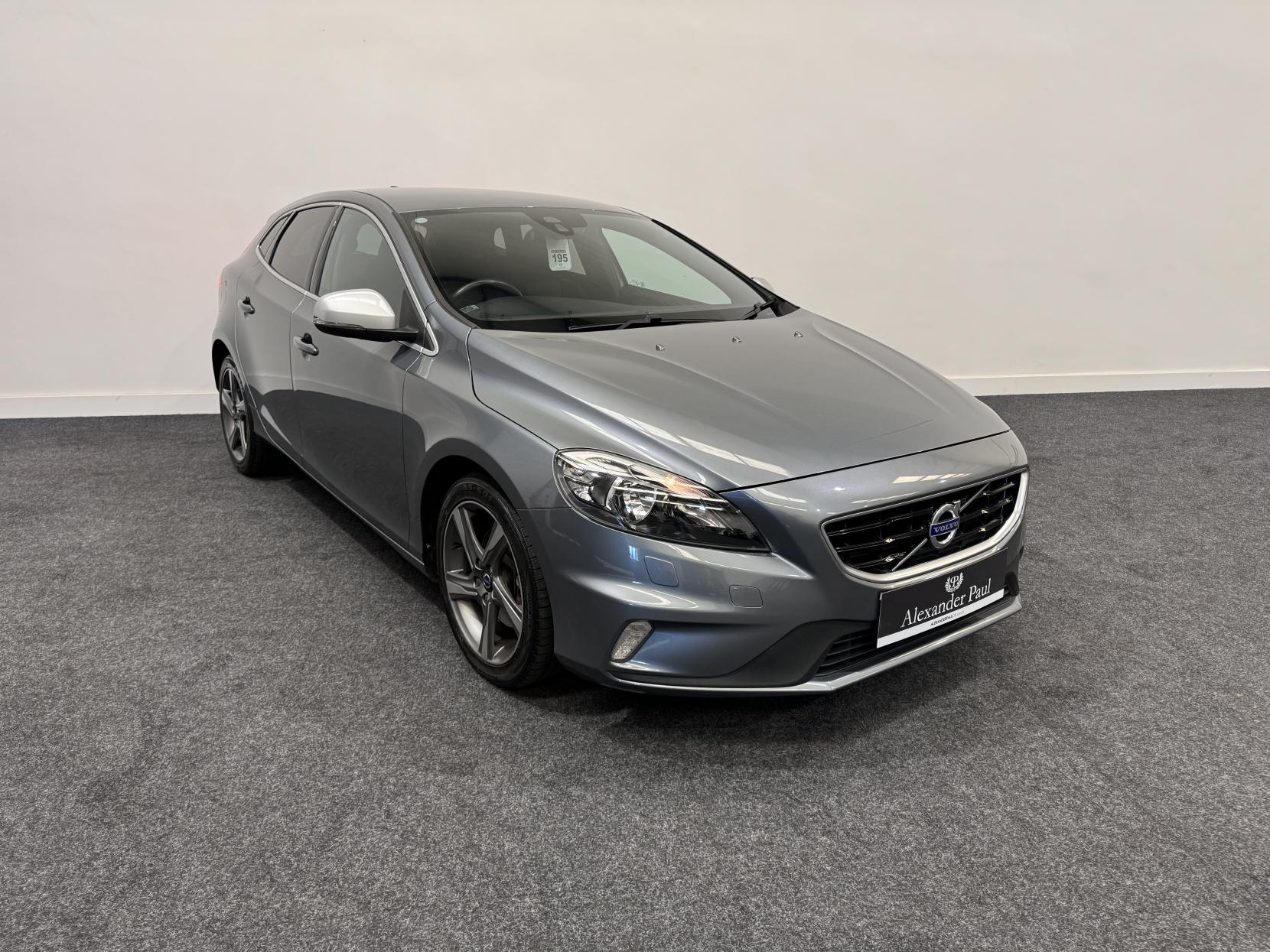 Volvo V40 2.0 D2 R-Design Nav Hatchback 5dr Diesel Manual Euro 6 (s/s) (120 ps)