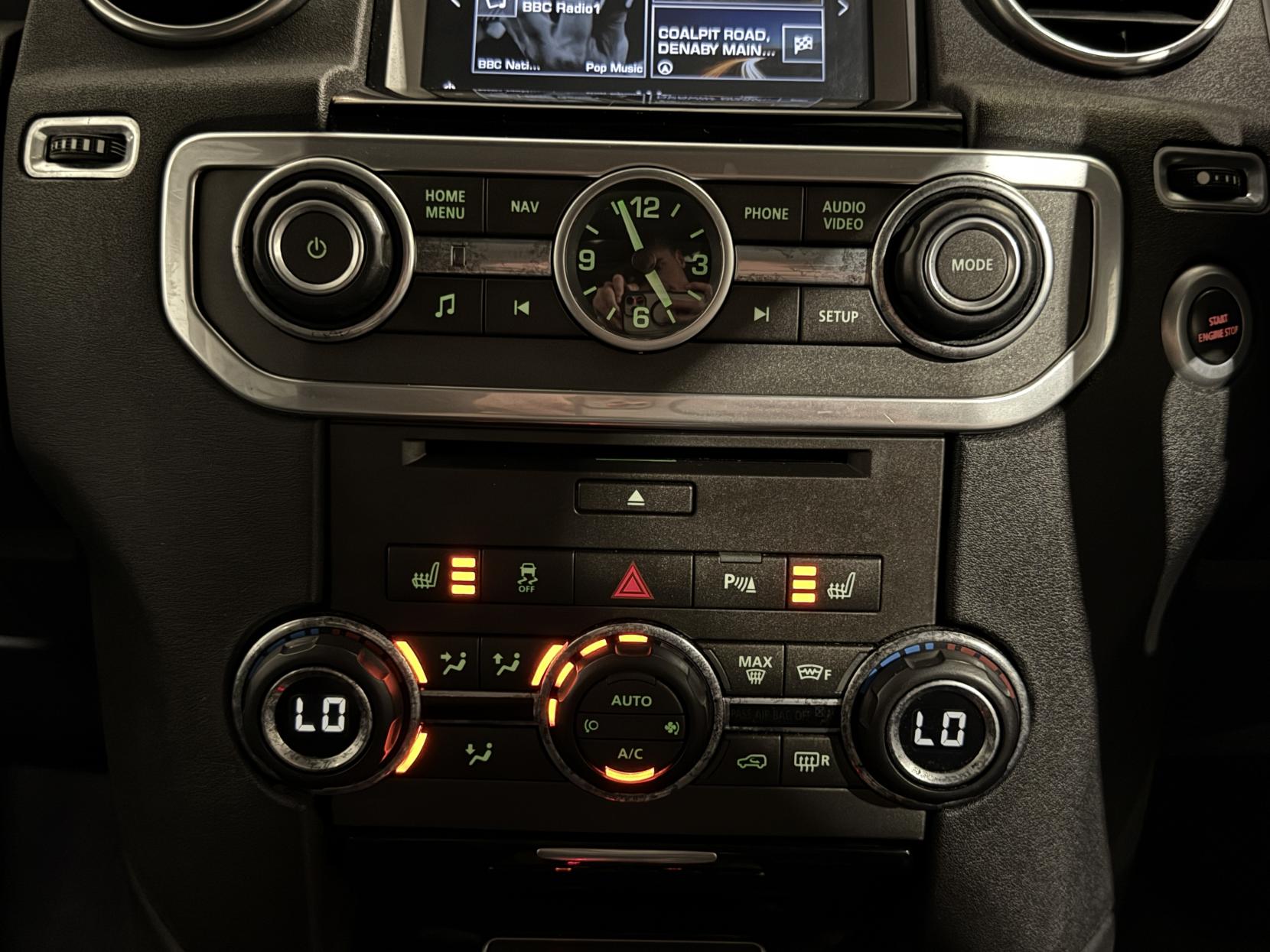 Land Rover Discovery 4 3.0 SD V6 HSE Luxury SUV 5dr Diesel Auto 4WD Euro 6 (s/s) (256 bhp)