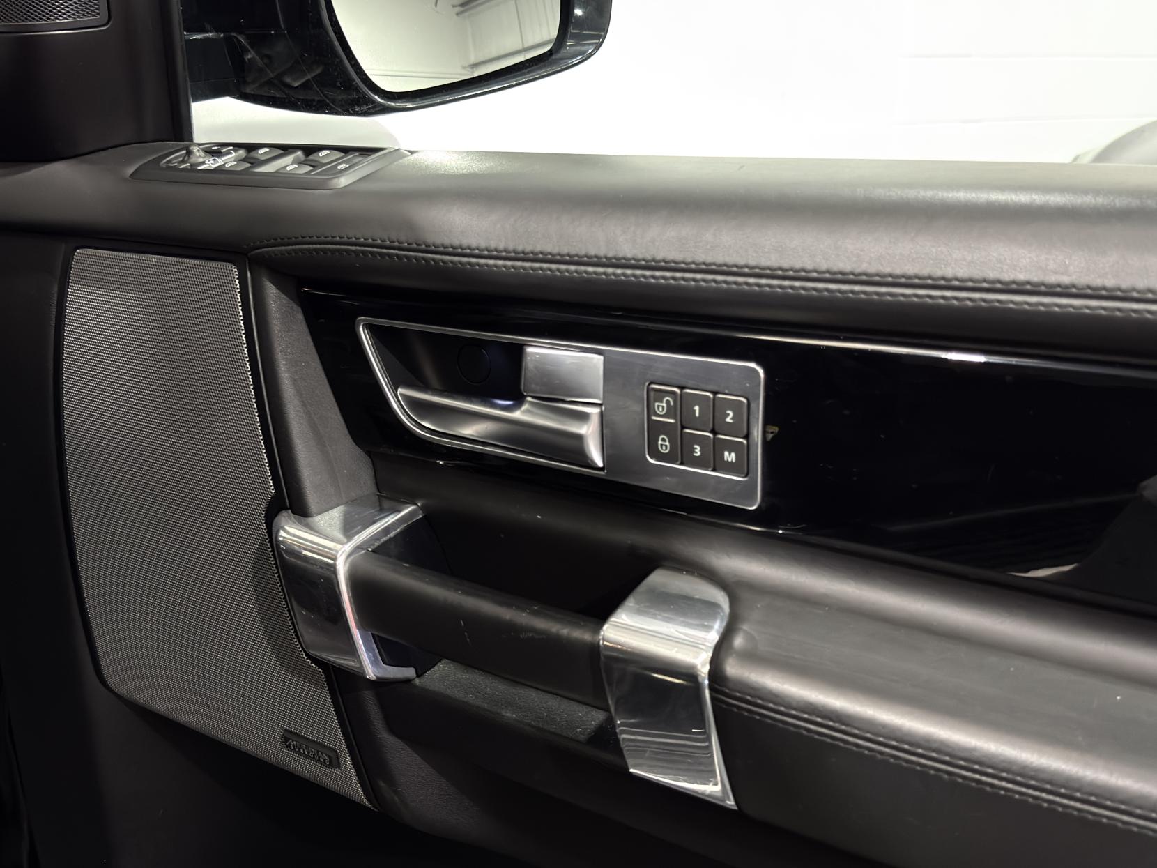 Land Rover Discovery 4 3.0 SD V6 HSE Luxury SUV 5dr Diesel Auto 4WD Euro 6 (s/s) (256 bhp)