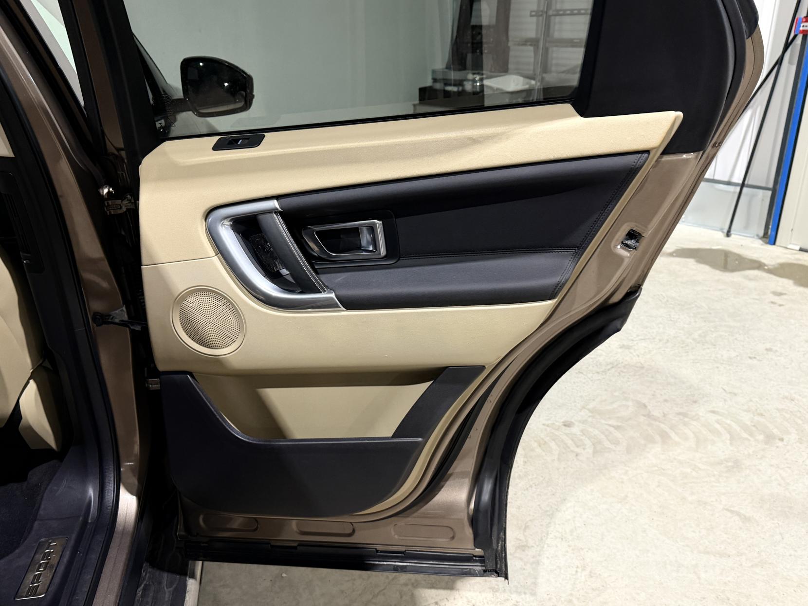 Land Rover Discovery Sport 2.2 SD4 HSE SUV 5dr Diesel Auto 4WD Euro 5 (s/s) (190 ps)