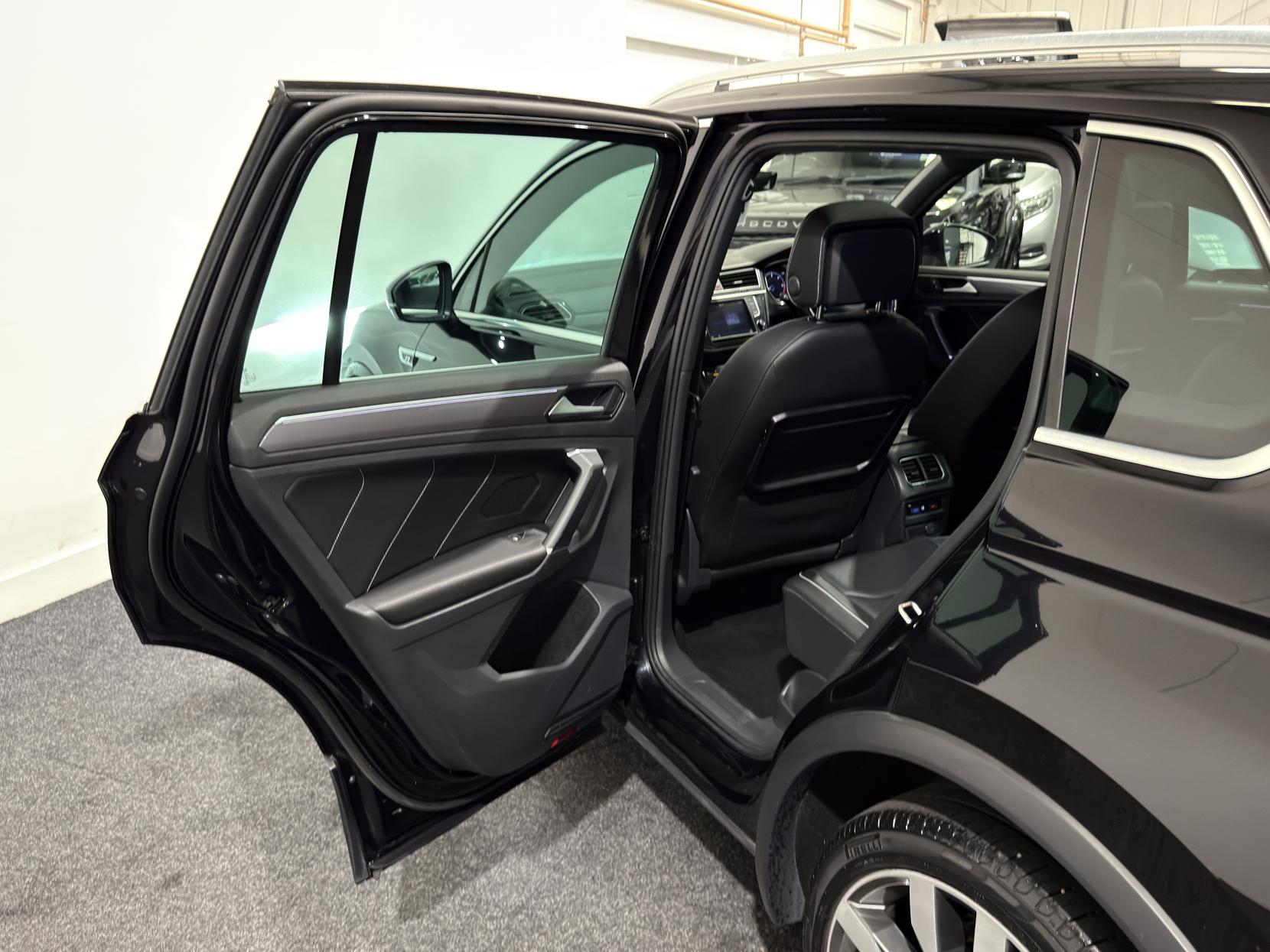 Volkswagen Tiguan 2.0 TDI BlueMotion Tech R-Line SUV 5dr Diesel DSG 4Motion Euro 6 (s/s) (190 ps)