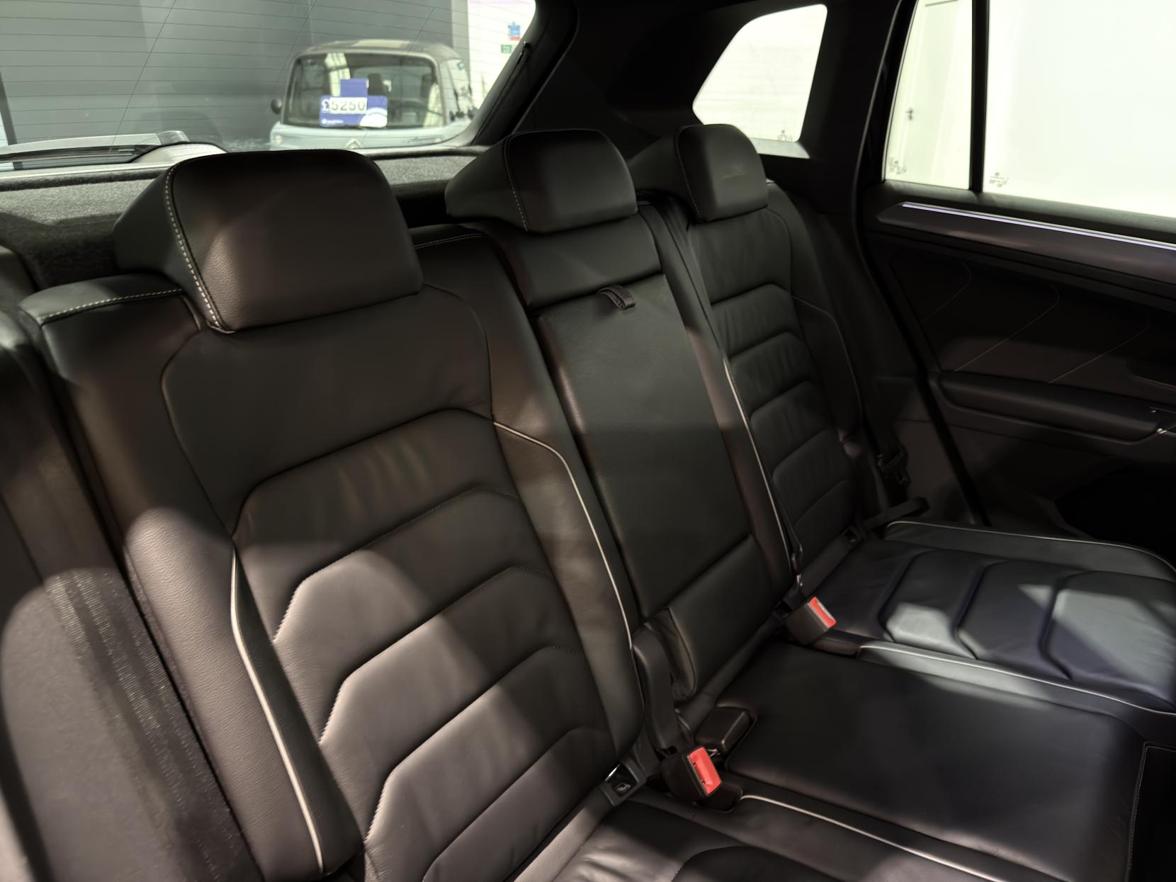Volkswagen Tiguan 2.0 TDI BlueMotion Tech R-Line SUV 5dr Diesel DSG 4Motion Euro 6 (s/s) (190 ps)