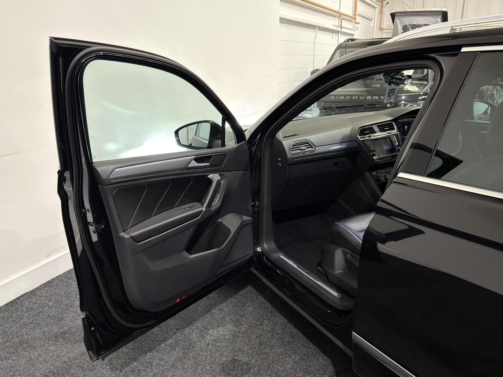 Volkswagen Tiguan 2.0 TDI BlueMotion Tech R-Line SUV 5dr Diesel DSG 4Motion Euro 6 (s/s) (190 ps)