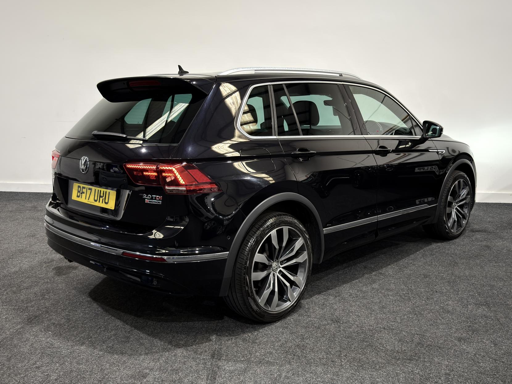 Volkswagen Tiguan 2.0 TDI BlueMotion Tech R-Line SUV 5dr Diesel DSG 4Motion Euro 6 (s/s) (190 ps)