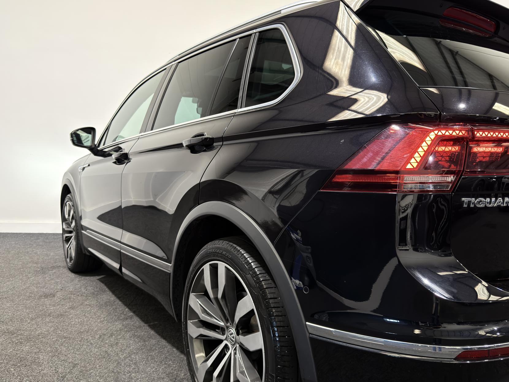 Volkswagen Tiguan 2.0 TDI BlueMotion Tech R-Line SUV 5dr Diesel DSG 4Motion Euro 6 (s/s) (190 ps)