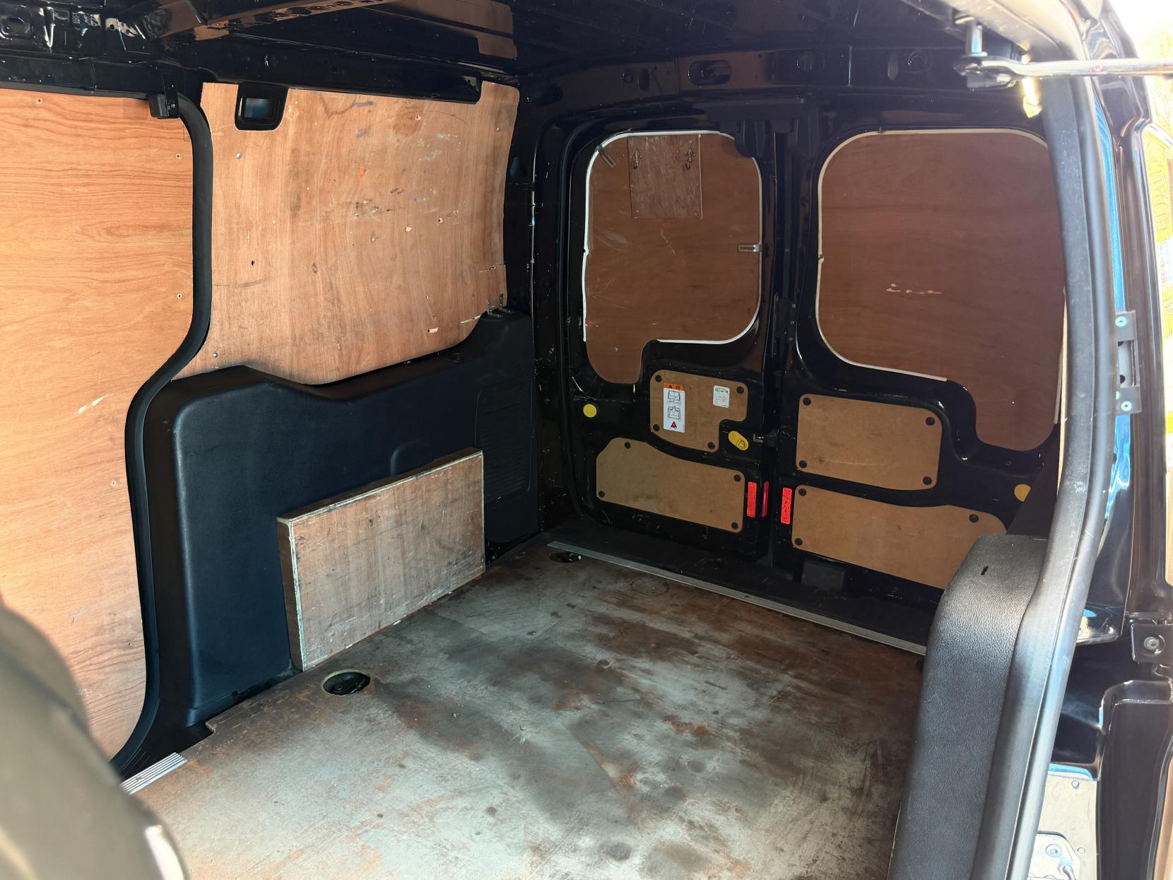 Ford Transit Connect 1.6 TDCi 240 Limited Panel Van 4dr Diesel Manual L2 H1 (128 g/km, 113 bhp)