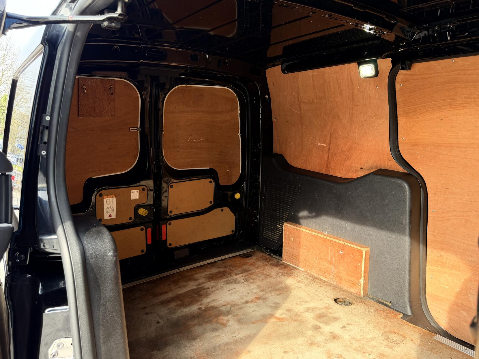 Ford Transit Connect 1.6 TDCi 240 Limited Panel Van 4dr Diesel Manual L2 H1 (128 g/km, 113 bhp)