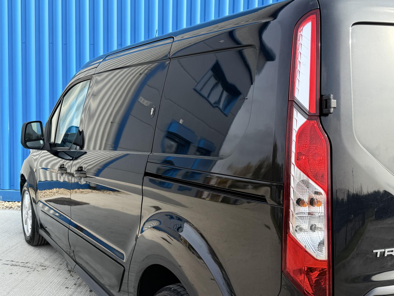 Ford Transit Connect 1.6 TDCi 240 Limited Panel Van 4dr Diesel Manual L2 H1 (128 g/km, 113 bhp)