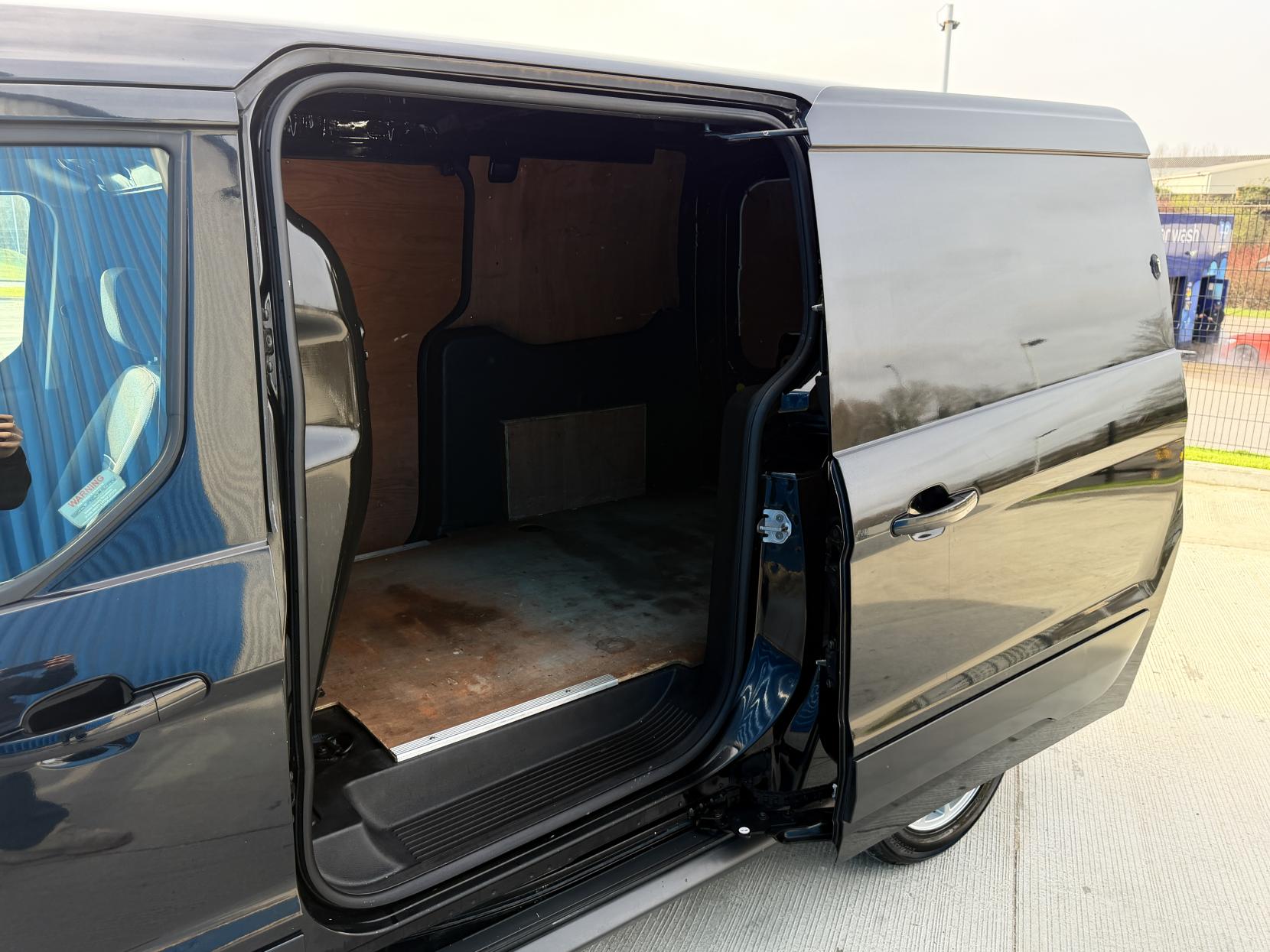 Ford Transit Connect 1.6 TDCi 240 Limited Panel Van 4dr Diesel Manual L2 H1 (128 g/km, 113 bhp)