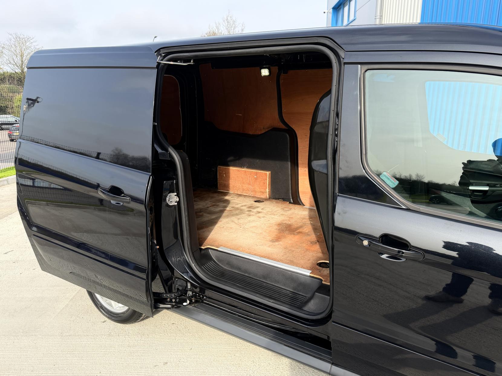 Ford Transit Connect 1.6 TDCi 240 Limited Panel Van 4dr Diesel Manual L2 H1 (128 g/km, 113 bhp)