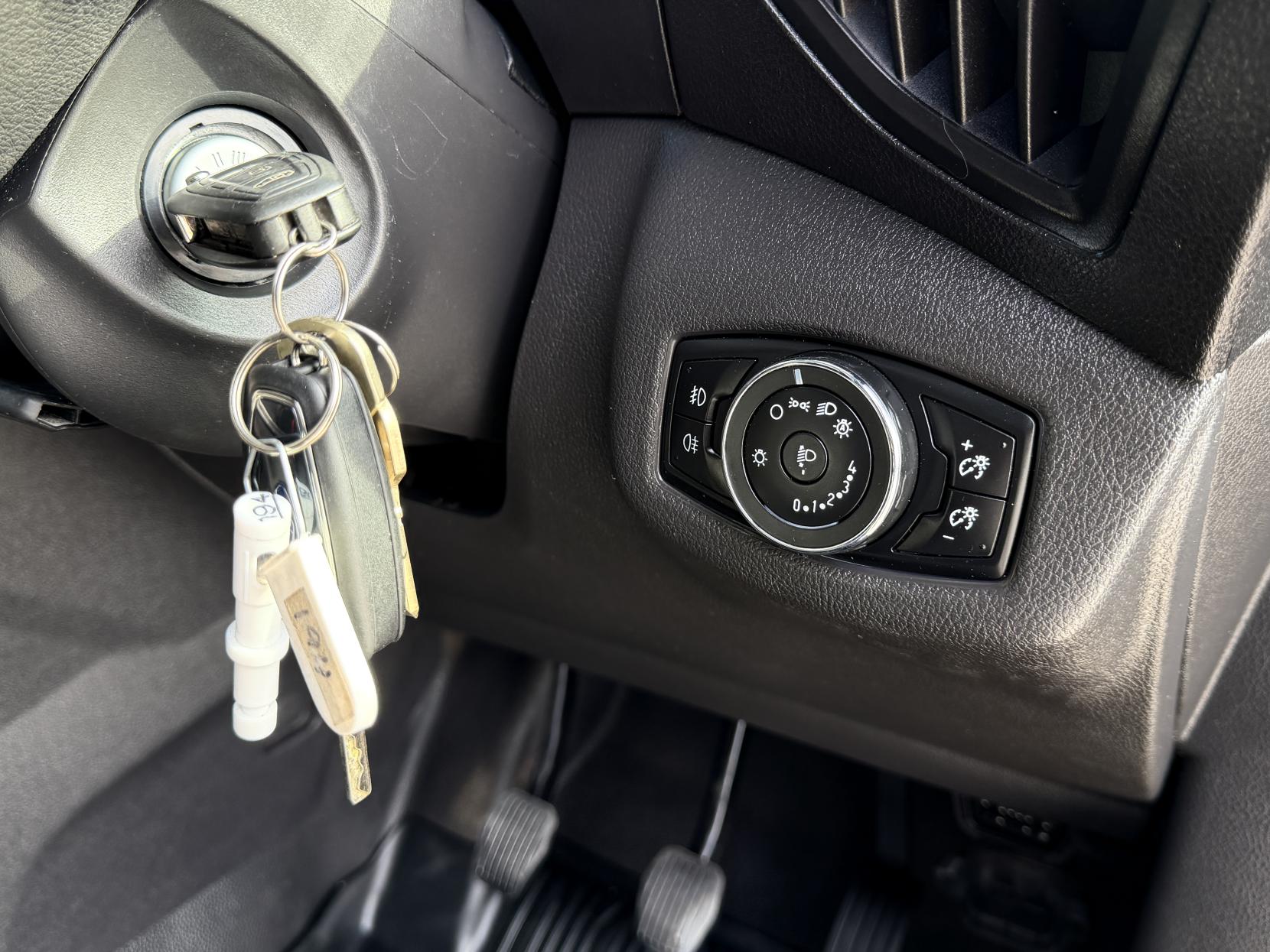 Ford Transit Connect 1.6 TDCi 240 Limited Panel Van 4dr Diesel Manual L2 H1 (128 g/km, 113 bhp)