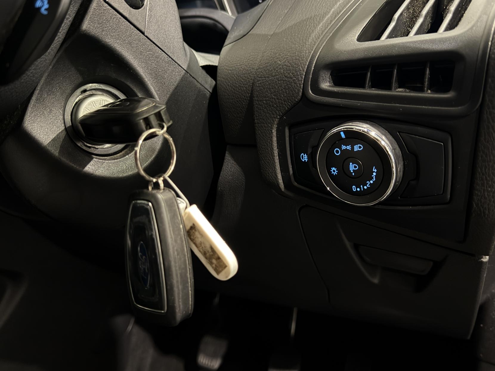 Ford Focus 1.6 Edge Hatchback 5dr Petrol Manual Euro 5 (105 ps)