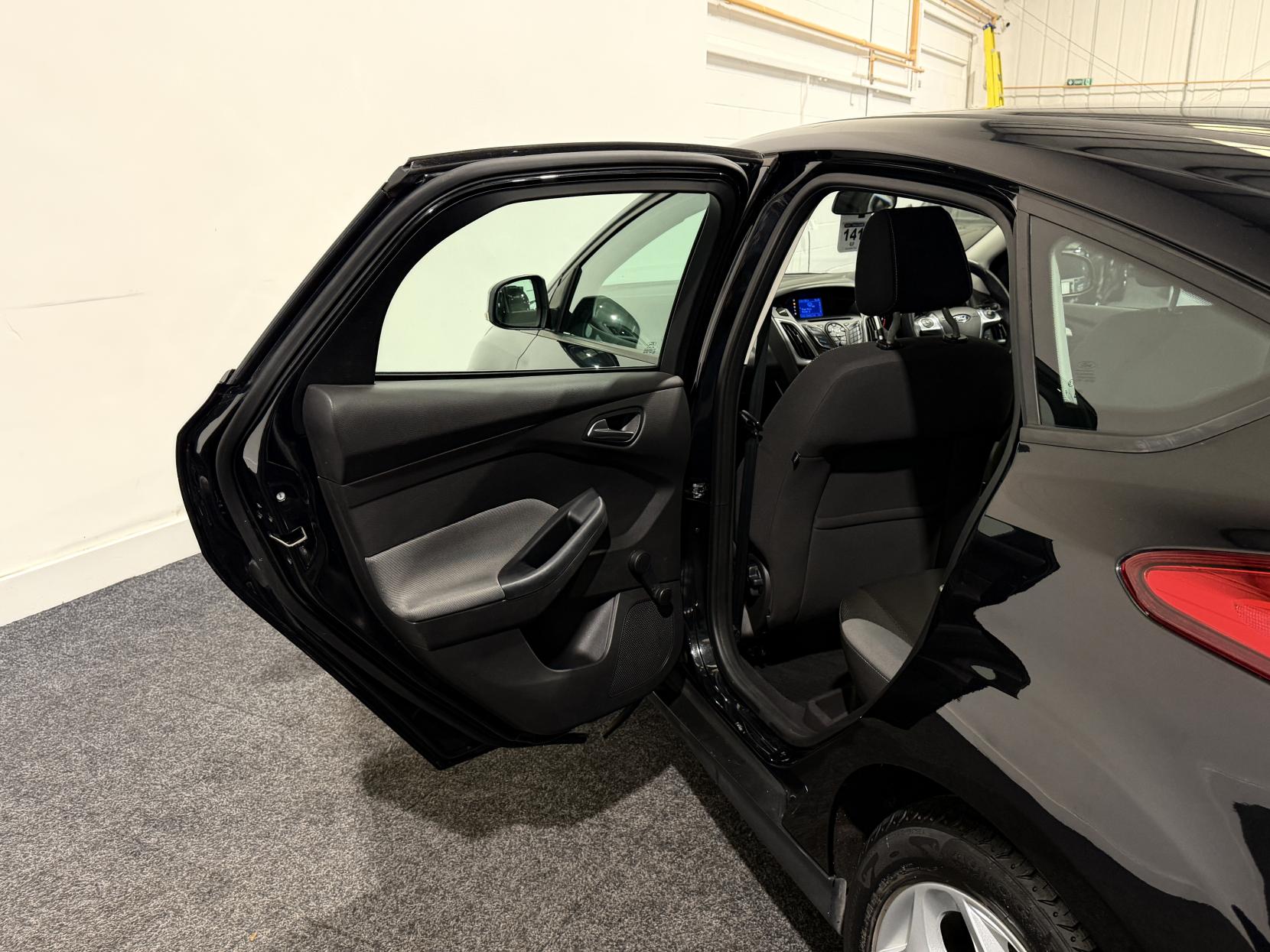 Ford Focus 1.6 Edge Hatchback 5dr Petrol Manual Euro 5 (105 ps)