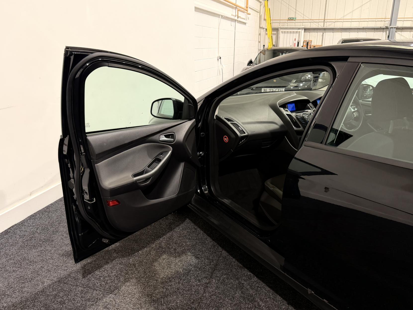 Ford Focus 1.6 Edge Hatchback 5dr Petrol Manual Euro 5 (105 ps)