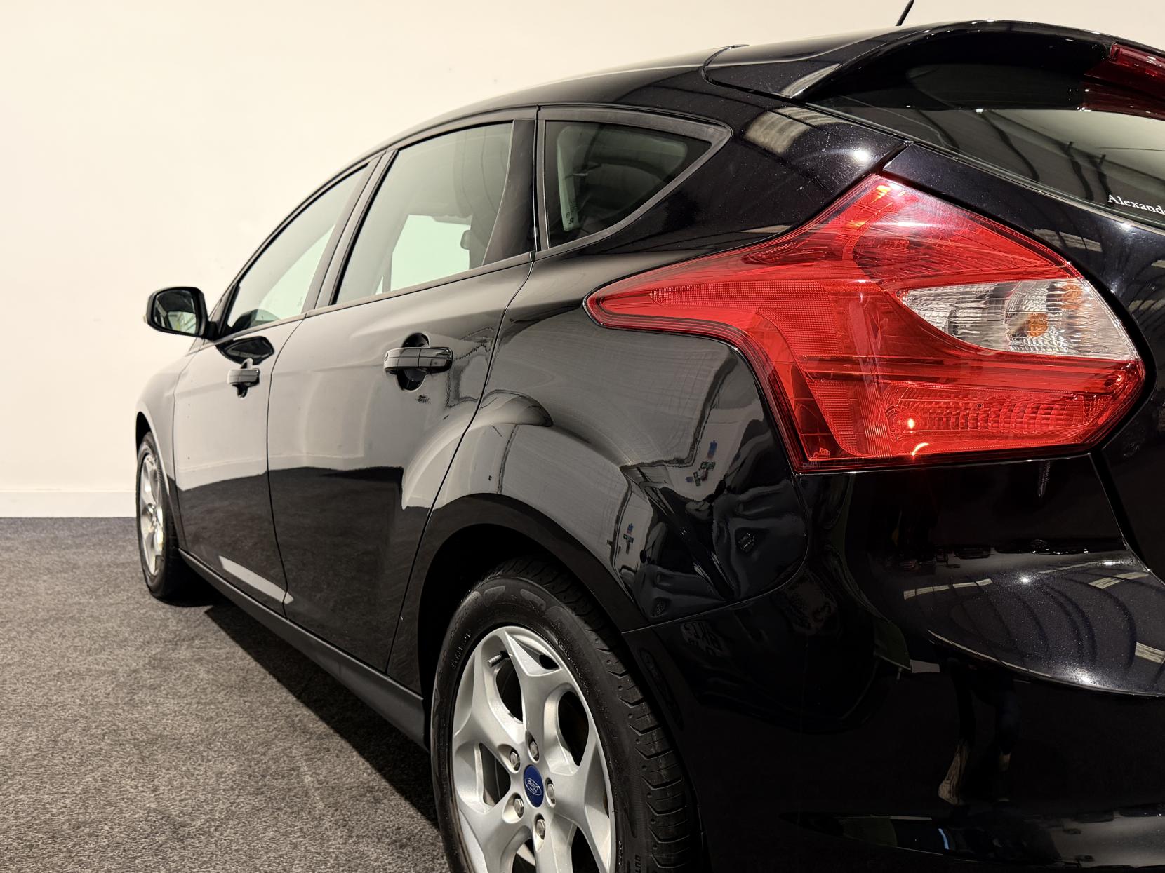 Ford Focus 1.6 Edge Hatchback 5dr Petrol Manual Euro 5 (105 ps)