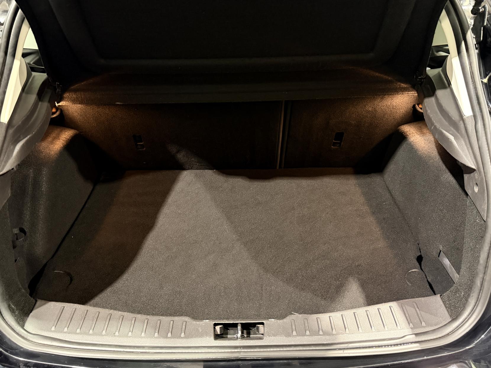 Ford Focus 1.6 Edge Hatchback 5dr Petrol Manual Euro 5 (105 ps)