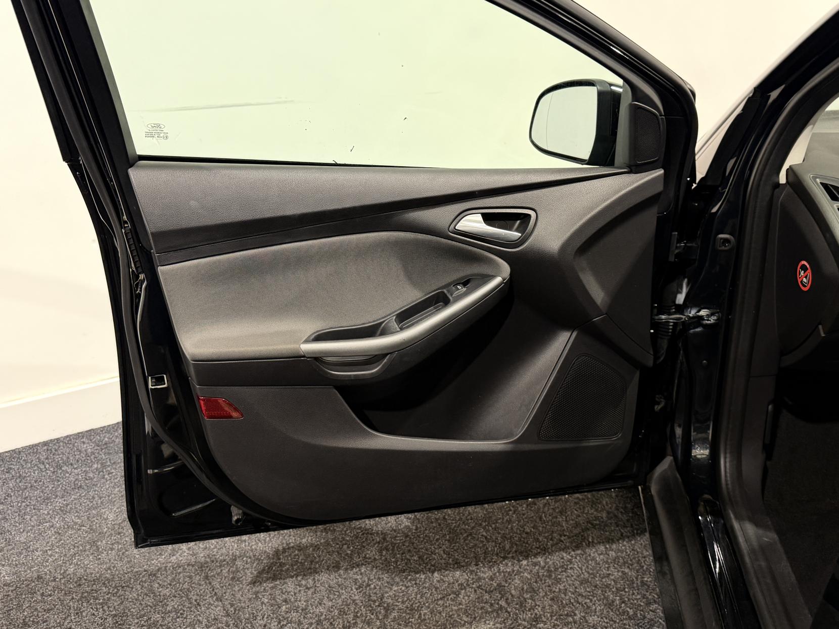 Ford Focus 1.6 Edge Hatchback 5dr Petrol Manual Euro 5 (105 ps)