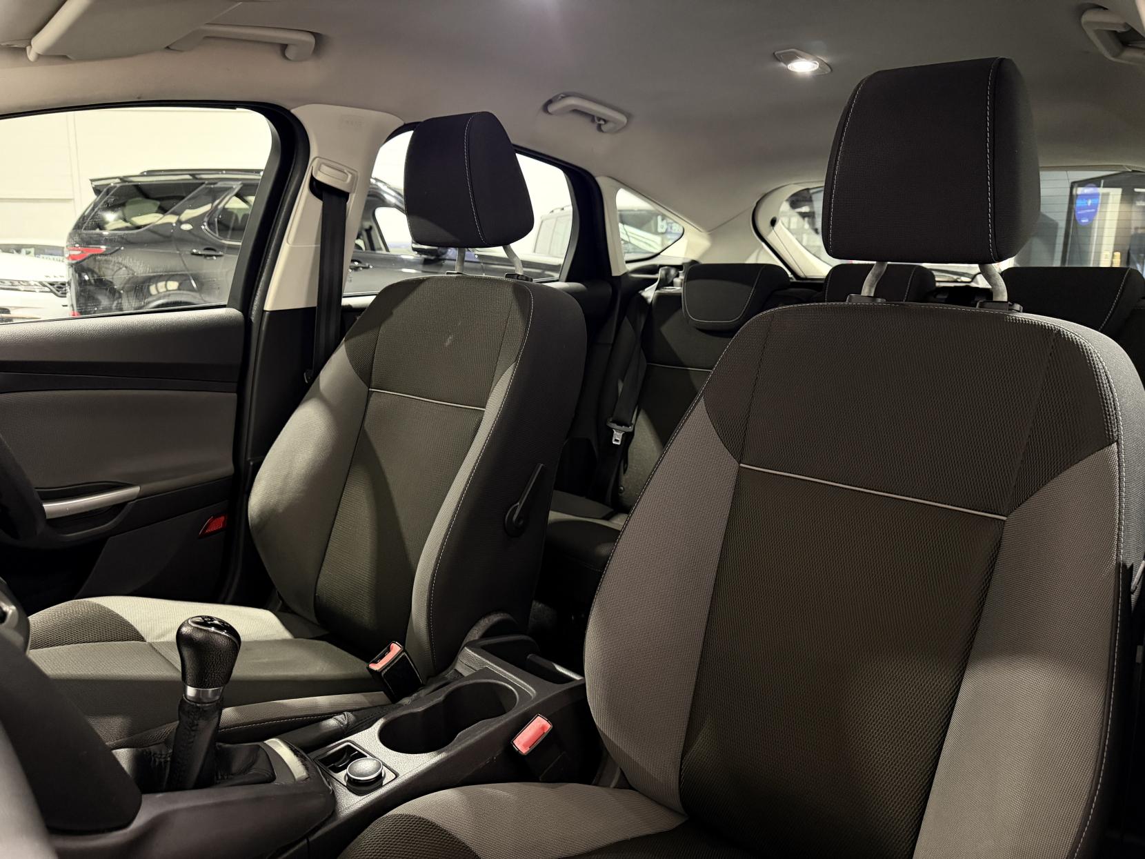 Ford Focus 1.6 Edge Hatchback 5dr Petrol Manual Euro 5 (105 ps)