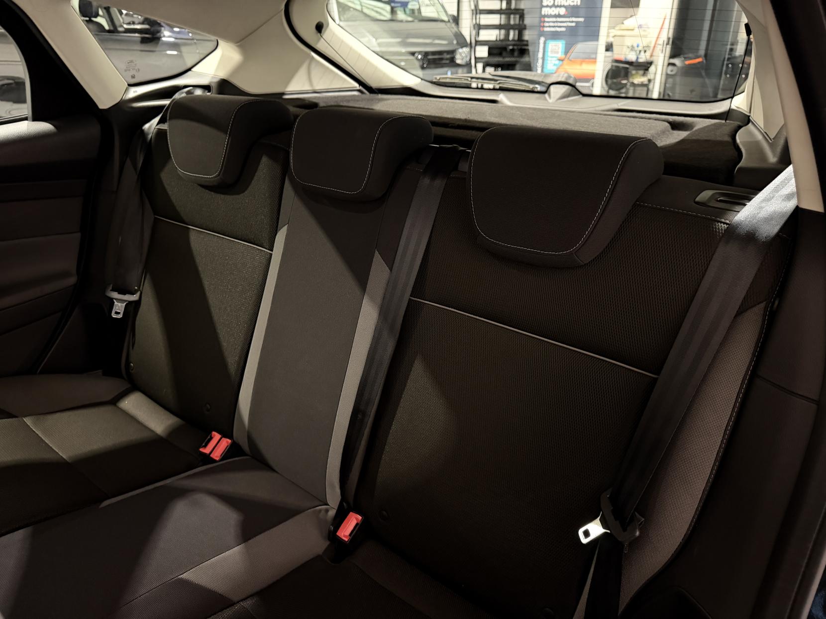 Ford Focus 1.6 Edge Hatchback 5dr Petrol Manual Euro 5 (105 ps)