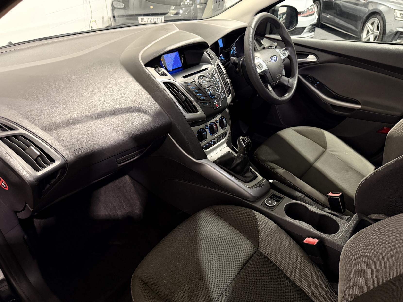 Ford Focus 1.6 Edge Hatchback 5dr Petrol Manual Euro 5 (105 ps)